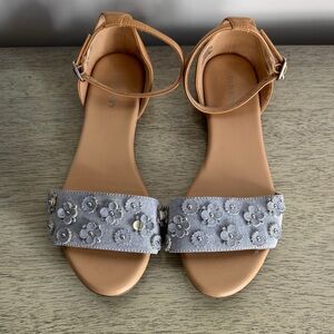 Old Navy Chambray Floral Sandals Size 7